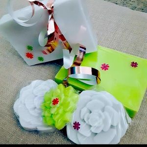 Hand made soap. made by me Levander and coconut oil and coconut milk one unit